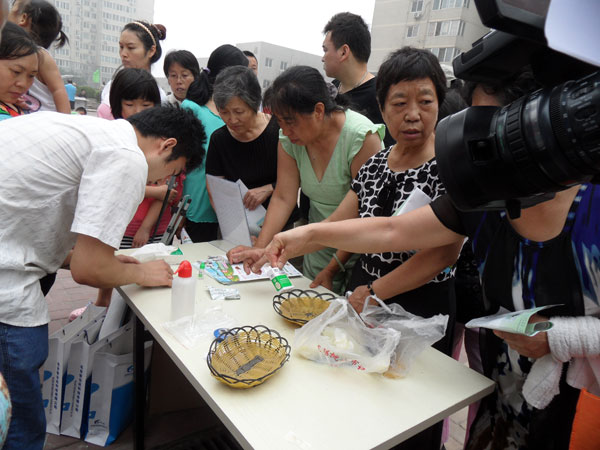 食品安全知識進(jìn)社區 快速檢測試紙引關(guān)注