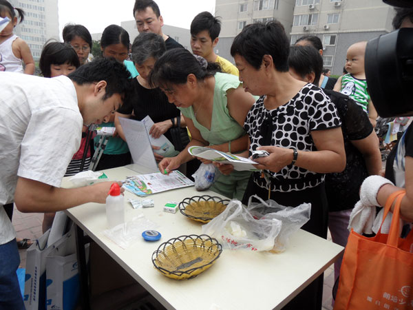 食品安全知識進(jìn)社區 快速檢測試紙引關(guān)注